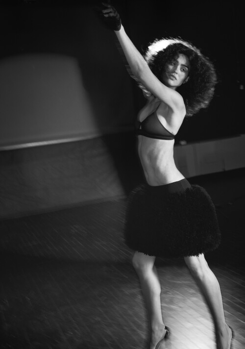 555917803 ameliagraytoplesstheface122ff8c3ed8c3a8e4ca