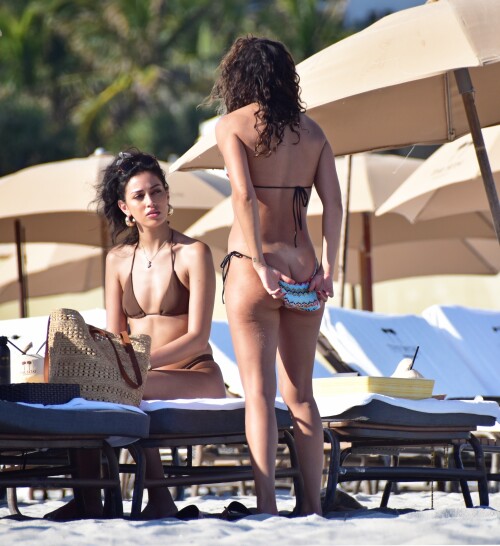 564057161_chanteljeffriesbikiniassflash349456fb4f1333467fb