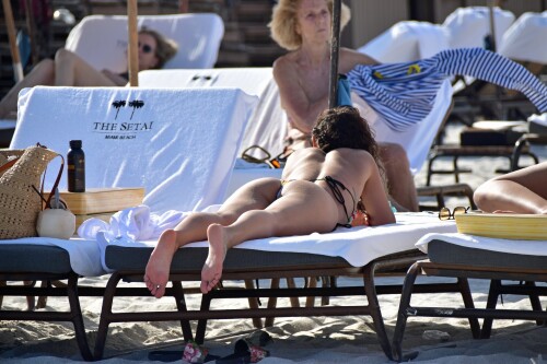 564057284_chanteljeffriesbikiniassflash3668149d06eb94c273d