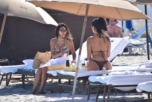 564057309_chanteljeffriesbikiniassflash3710f67d70590c8add3