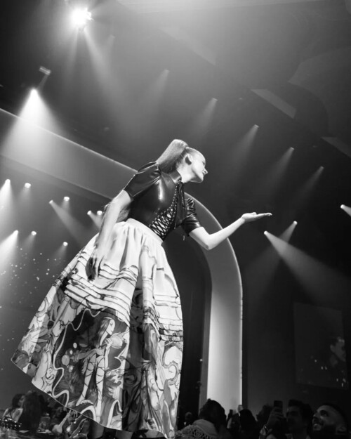 5645614b64e5a752cd811