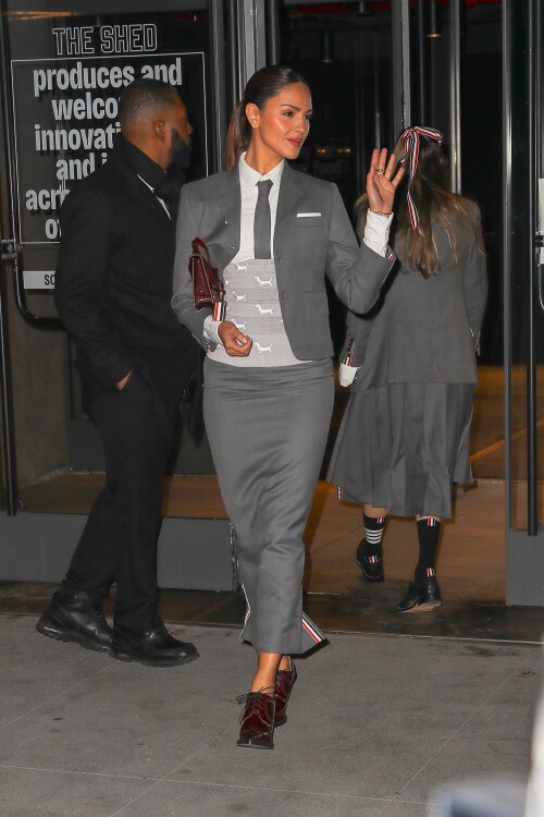 566547963cb22e8a3337d933c