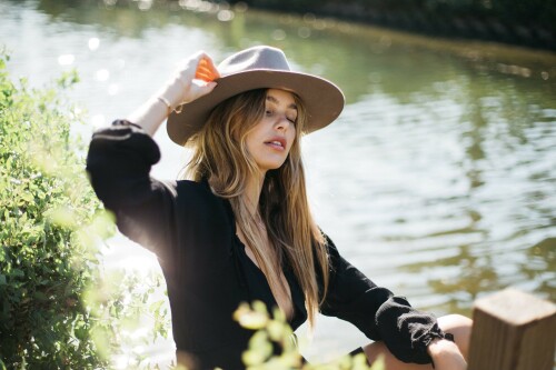 573d34ddb0db4 CamilaMorrone02