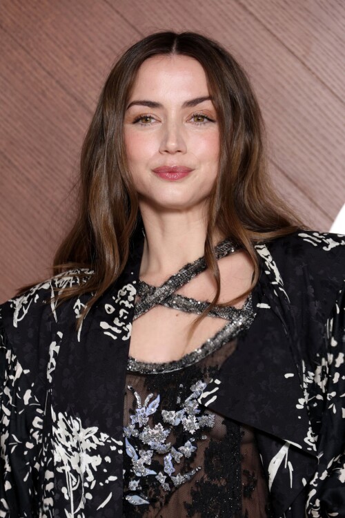 574814166 ana de armas 1922f06cb39044df5