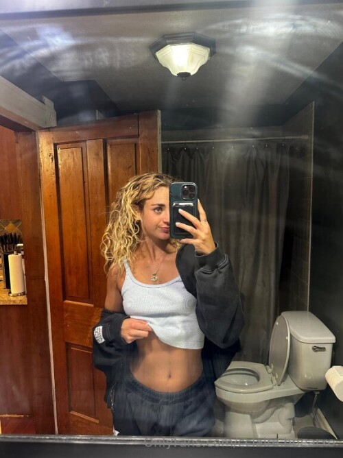 576x770 48895b987e500a3d73027bf46b48e2fb6da6a02ffcc2a045