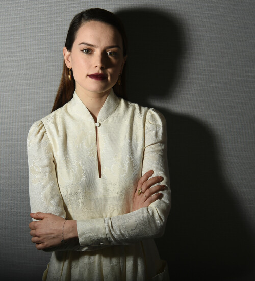 59107136 59097490 daisy ridley star wars the last jedi promotional portraits by jordan st