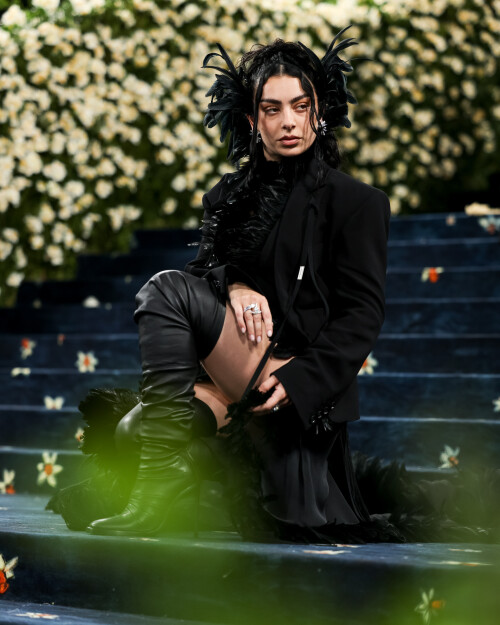 595618478_charlixcx-6f5f98baf70e40756