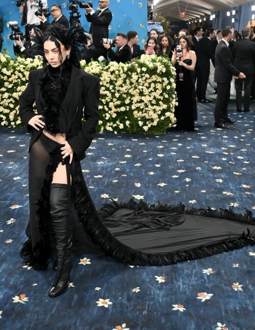 595625348 charlixcx 180db555959eeee4db