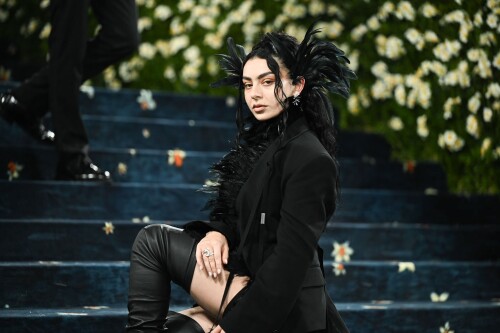 595626482 charlixcx 595dba0942ba74eda1