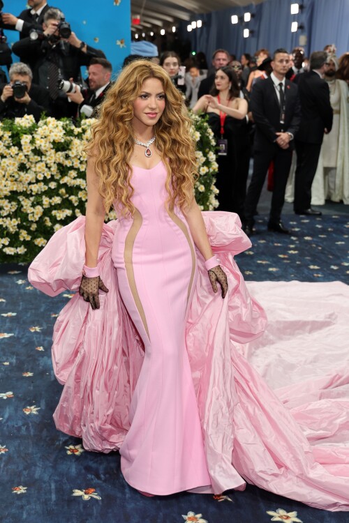 595724874 shakira metgala 2025 003c452b07c33984380