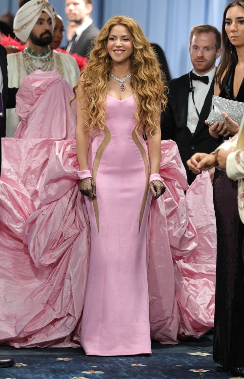595724889 shakira metgala 2025 0042183fb53c4841a58