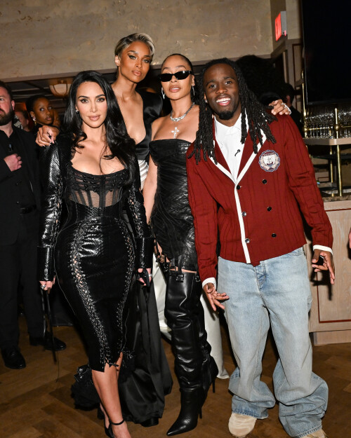 595735160_kim-455b68a301eedf75e