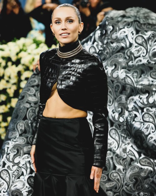 596533811 miley metgala2 2025 003256bb61432a7a1ec