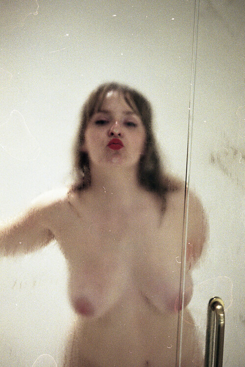 5B78A1AF 126F 476F 909E 4FA3EFAAC4FB 1876910