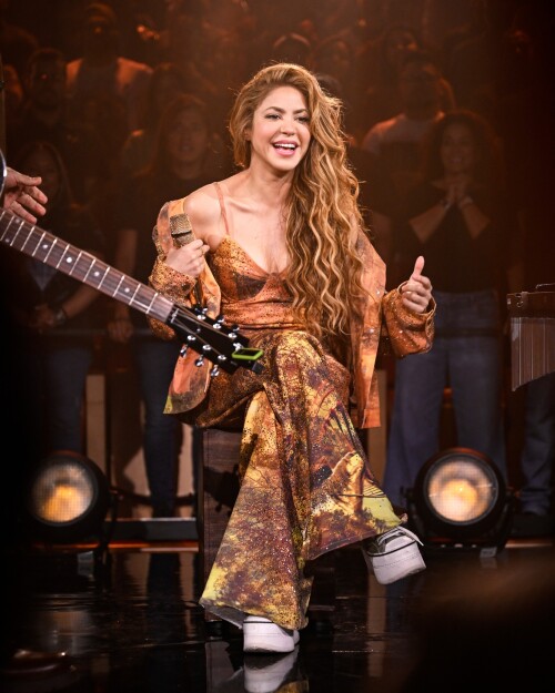 601727914 shakira 1696c9c69626e4c42