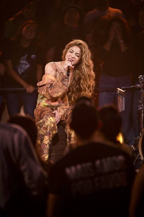 601728026 shakira 635757924ce82ac4f