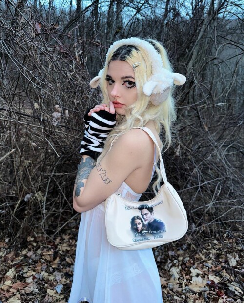 60DF8C80 2CA6 4FF6 9B3B 347D249EB68A