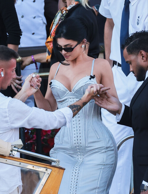 616021523_kendallkylie-14415c9b06efa5e9ff