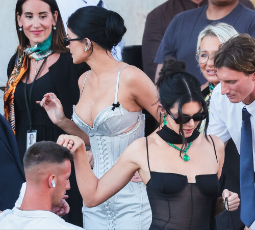 616021525_kendallkylie-1519b35f3d1ac993c2