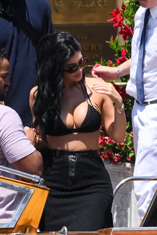 616346153_kendallkylie-296cb47519d73c005