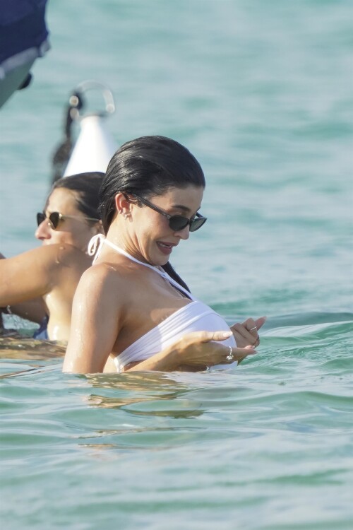 618657972_kendallkylie2-43d1c98bf83550422b