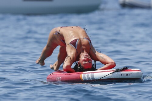 631860634_hqcelebcorner-net_27604a6e1146a750a4