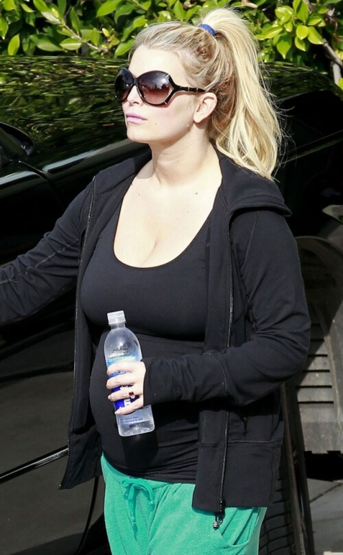 634.JessicaSimpson.bump.mh.020713