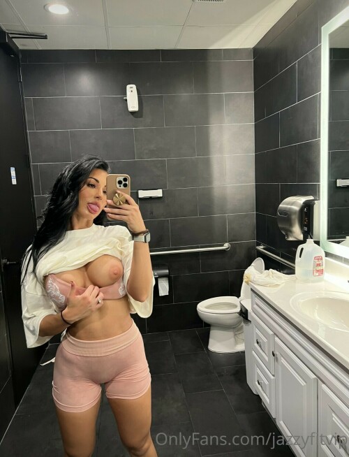 63699637 3C79 4A90 892E 2DC81DEAE8BB