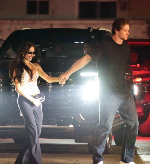 09/06/2025 EXCLUSIVE: Madison Beer and Justin Herbert are spotted on a date night in Los Angeles. The new couple were pictured leaving Delilah hand in hand as they made their way to an awaiting car. The 26 year old singer and songwriter wore a low cut sleeveless crop top paired with black trousers. The 27 year old quarterback for The LA Chargers was back in town after is teams victory over the Kansas City Chiefs. sales@theimagedirect.com Please byline:TheImageDirect.com*EXCLUSIVE PLEASE EMAIL sales@theimagedirect.com FOR FEES BEFORE USE