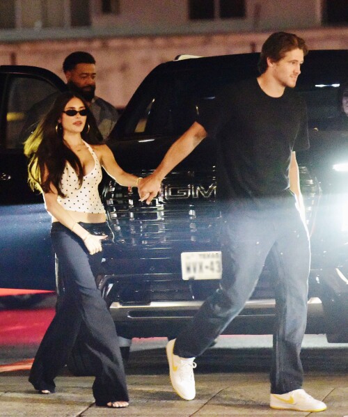 09/06/2025 EXCLUSIVE: Madison Beer and Justin Herbert are spotted on a date night in Los Angeles. The new couple were pictured leaving Delilah hand in hand as they made their way to an awaiting car. The 26 year old singer and songwriter wore a low cut sleeveless crop top paired with black trousers. The 27 year old quarterback for The LA Chargers was back in town after is teams victory over the Kansas City Chiefs. sales@theimagedirect.com Please byline:TheImageDirect.com*EXCLUSIVE PLEASE EMAIL sales@theimagedirect.com FOR FEES BEFORE USE