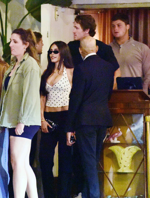 09/06/2025 EXCLUSIVE: Madison Beer and Justin Herbert are spotted on a date night in Los Angeles. The new couple were pictured leaving Delilah hand in hand as they made their way to an awaiting car. The 26 year old singer and songwriter wore a low cut sleeveless crop top paired with black trousers. The 27 year old quarterback for The LA Chargers was back in town after is teams victory over the Kansas City Chiefs. sales@theimagedirect.com Please byline:TheImageDirect.com*EXCLUSIVE PLEASE EMAIL sales@theimagedirect.com FOR FEES BEFORE USE