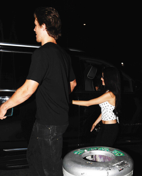 09/06/2025 EXCLUSIVE: Madison Beer and Justin Herbert are spotted on a date night in Los Angeles. The new couple were pictured leaving Delilah hand in hand as they made their way to an awaiting car. The 26 year old singer and songwriter wore a low cut sleeveless crop top paired with black trousers. The 27 year old quarterback for The LA Chargers was back in town after is teams victory over the Kansas City Chiefs. sales@theimagedirect.com Please byline:TheImageDirect.com*EXCLUSIVE PLEASE EMAIL sales@theimagedirect.com FOR FEES BEFORE USE