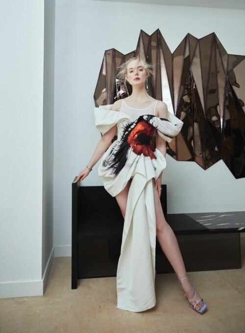 644955b24a48acbd455eba0a 186 FLAUNT MAGAZINE THE PROMENADE COVER Elle Fanning FLAUNT.COM12