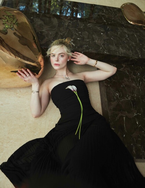 644956103b87119d120ab550 186 FLAUNT MAGAZINE THE PROMENADE COVER Elle Fanning FLAUNT.COM18