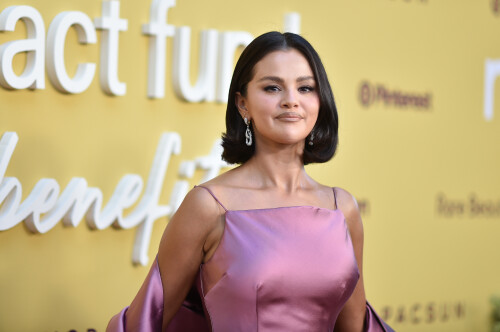 656146034_selena2-2801bd0ba09fa1c46