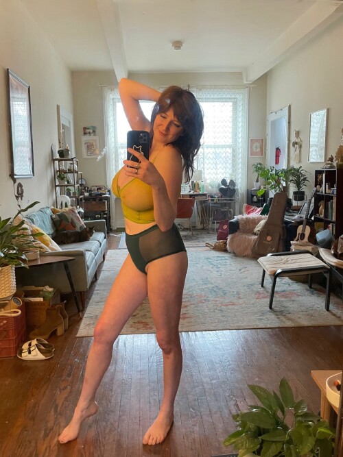 6767F14D 81B4 4C6A B54F AA9D26012F42