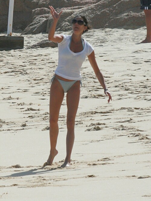 Teri Hatcher Frolics In Mexican Waters