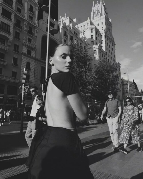 689995386bf8ebd2f9b63052c