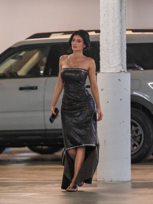 6KylieJenner_22_10_20249b1fe273e2192fe6