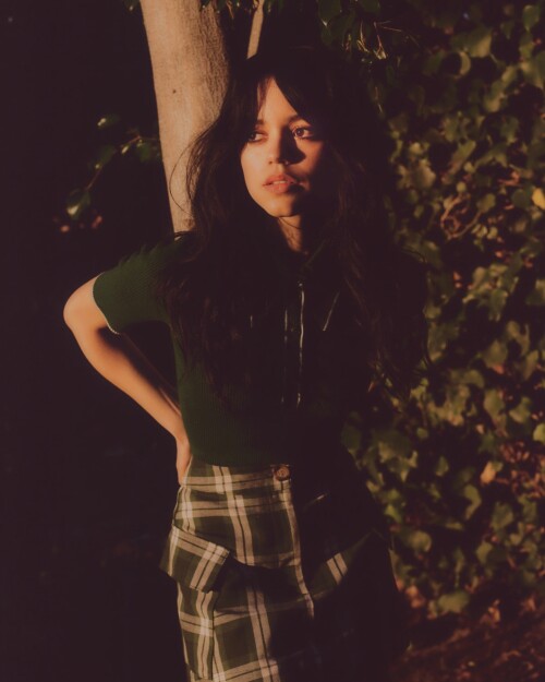 6b960a4f 8d34 4051 a432 a467d27229f9 pm nylon jennaortega 4 Copy1334b9d527e39d5e