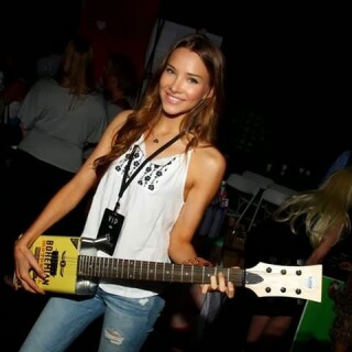 720full-ana-valentine-walczak