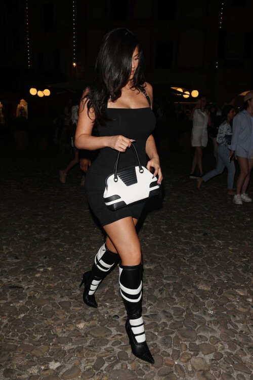 726AB781 F233 4A24 B192 436D30455D75