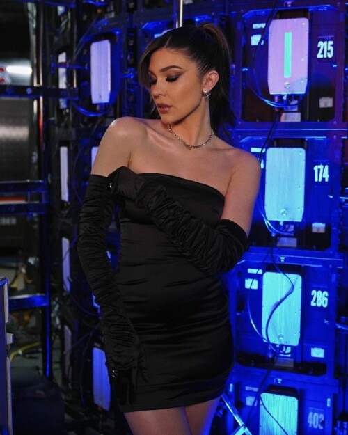 72C01947 E359 49F1 8DB6 A40B1A26D8C0