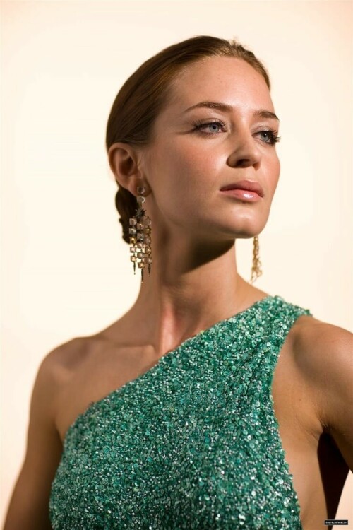 740full-emily-blunt-2.jpeg