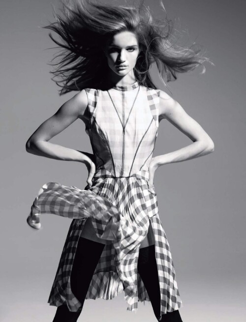 75642 rosiehuntington whiteley harpersb5cd251d99ea65bbf