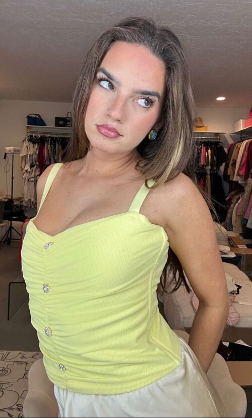 779B2107 3A41 45EE AE26 30C9698CBECDaaade807aa7ca1a2