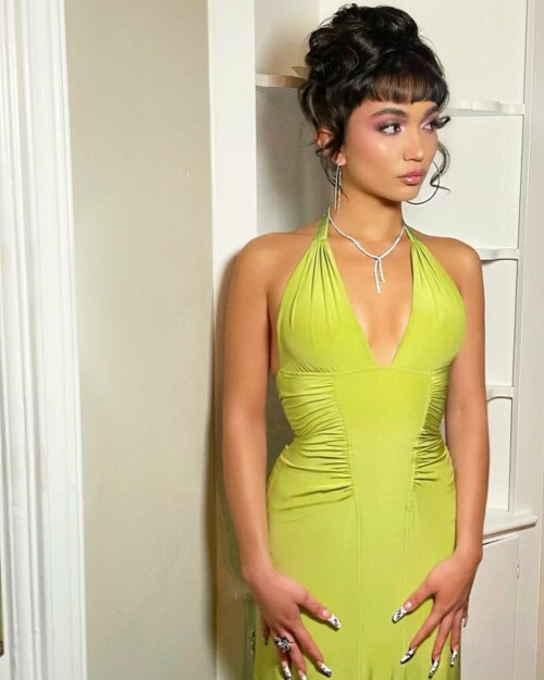 79B07372 C4FA 4820 8332 BA075189D63E