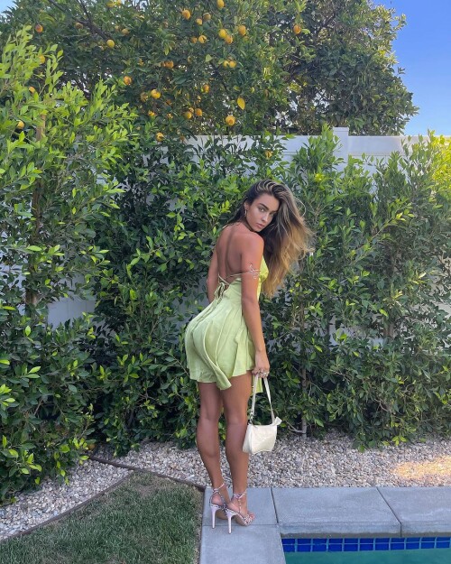 79B2E7A6 E685 4C5F BAB0 4A4123E05EB54208cd6cdf175621