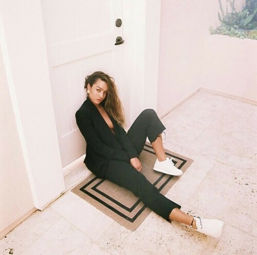 7BA11B77 3B2D 413F 8921 82122EE63716