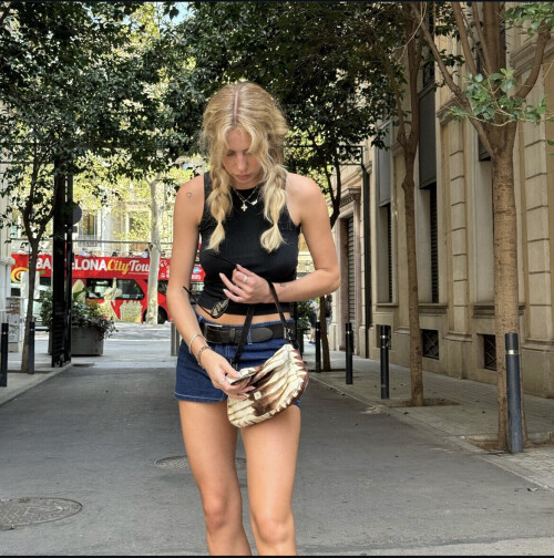 7D8C73B1 FE2B 40A3 924A 1FD5E6369A7Bd6513d267511e143